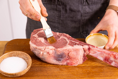 Fleisch einölen und salzen