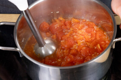 Tomatenmasse pürieren