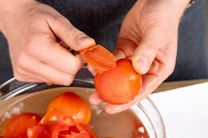 Tomatenhaut entfernen