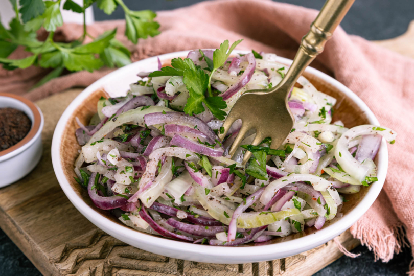 Türkischer Zwiebelsalat mit Sumach
