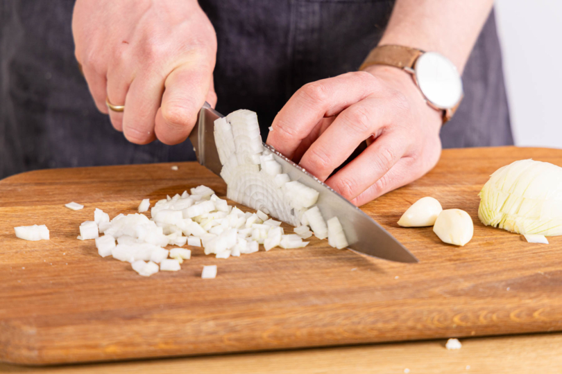 Zwiebel schneiden