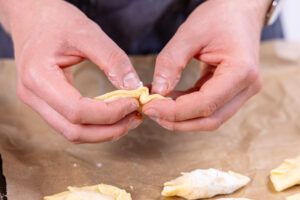 Vegetarische Empanadas verschließen