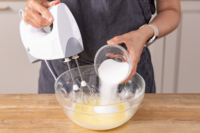Waffelteig anrühren