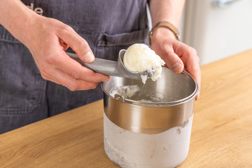 Eiskugeln portionieren