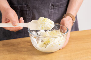 Eischnee mit Zitronenzeste