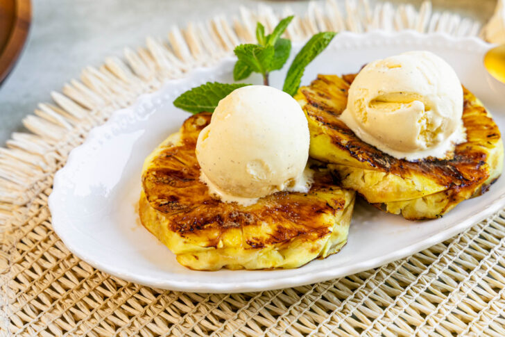 gegrillte Ananas mit Vanilleeis