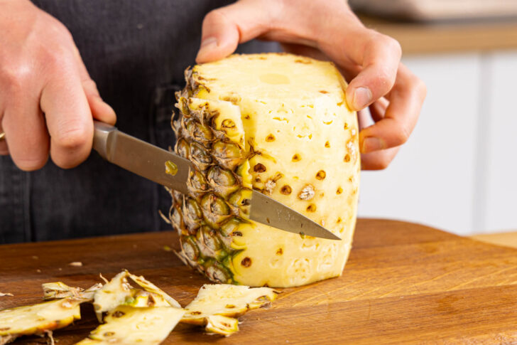 Ananas schälen