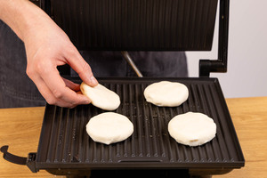 Teigfladen im Kontaktgrill backen