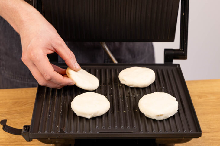 Teigfladen im Kontaktgrill backen