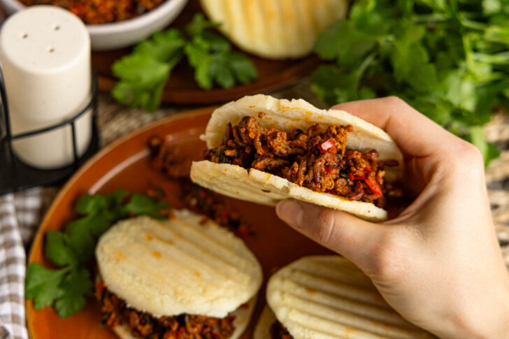 gefüllte Arepas vom Kontaktgrill