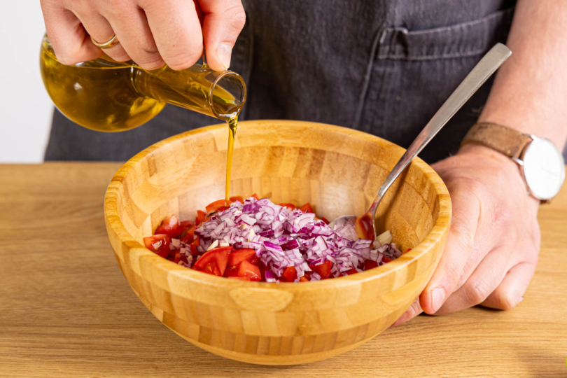 Tomatensalat marinieren