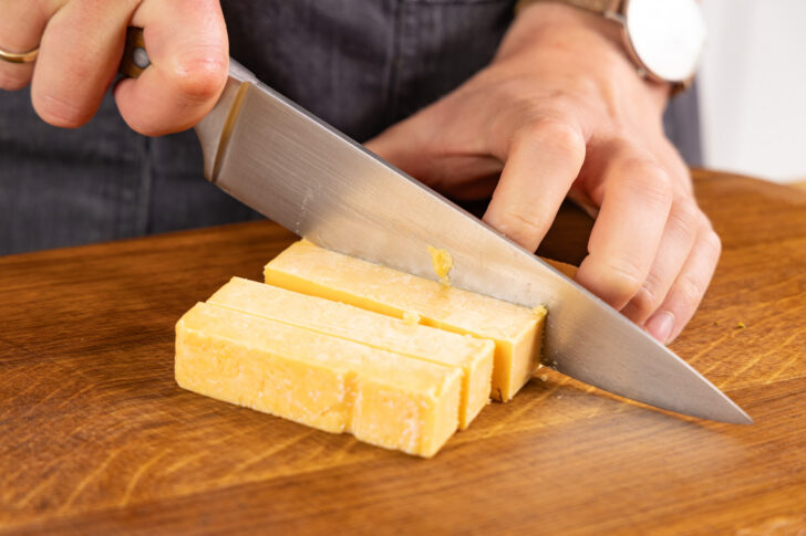 Cheddar schneiden