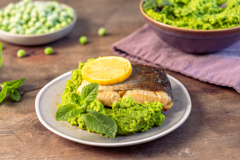 Erbsenpüree zu Fisch servieren