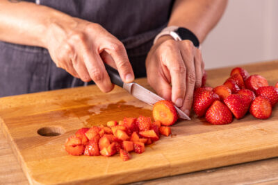 Erdbeeren schneiden