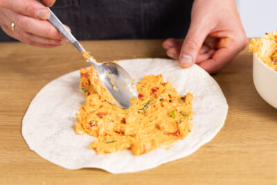 Tortilla bestreichen