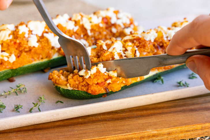 Gefüllte Zucchini mit Bulgur essen
