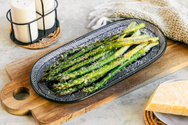 Grüner Spargel vom Grill