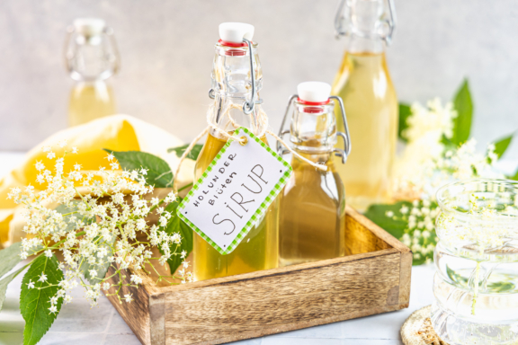 Holunderblütensirup warm ansetzen