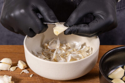 Knoblauch schälen
