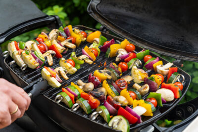 marinierte Gemüsespieße grillen
