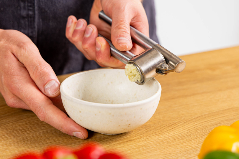 Knoblauch pressen