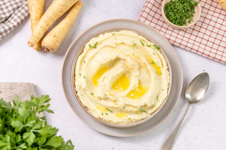 Pastinakenpüree mit Butter und Kräutern
