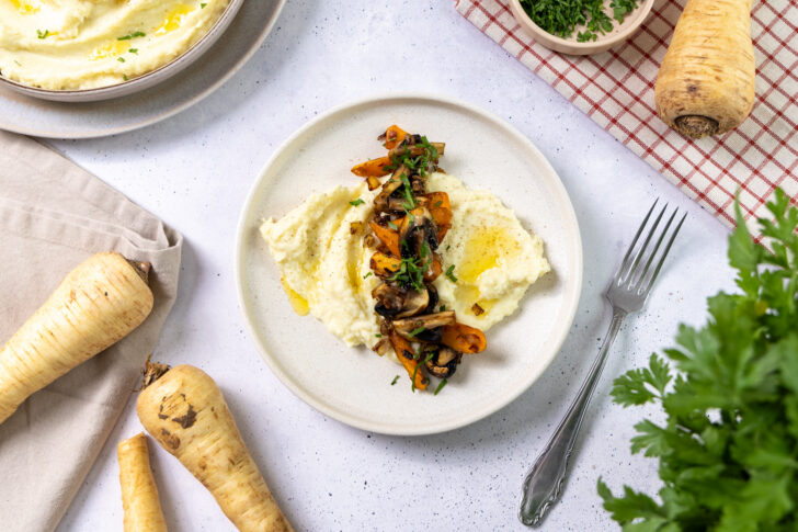 Pastinakenpüree mit Pilzen und Möhrengemüse