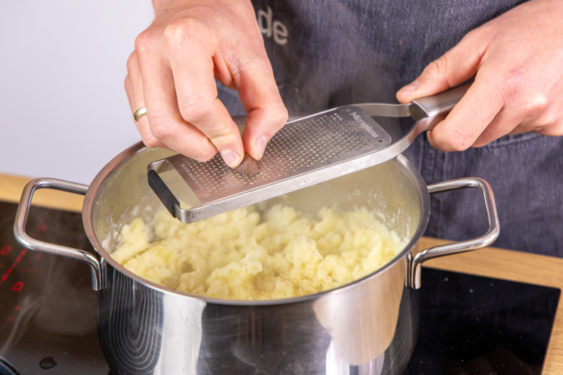 Pastinakenpüree mit Muskat würzen
