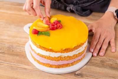 Pfirsich Melba Torte dekorieren