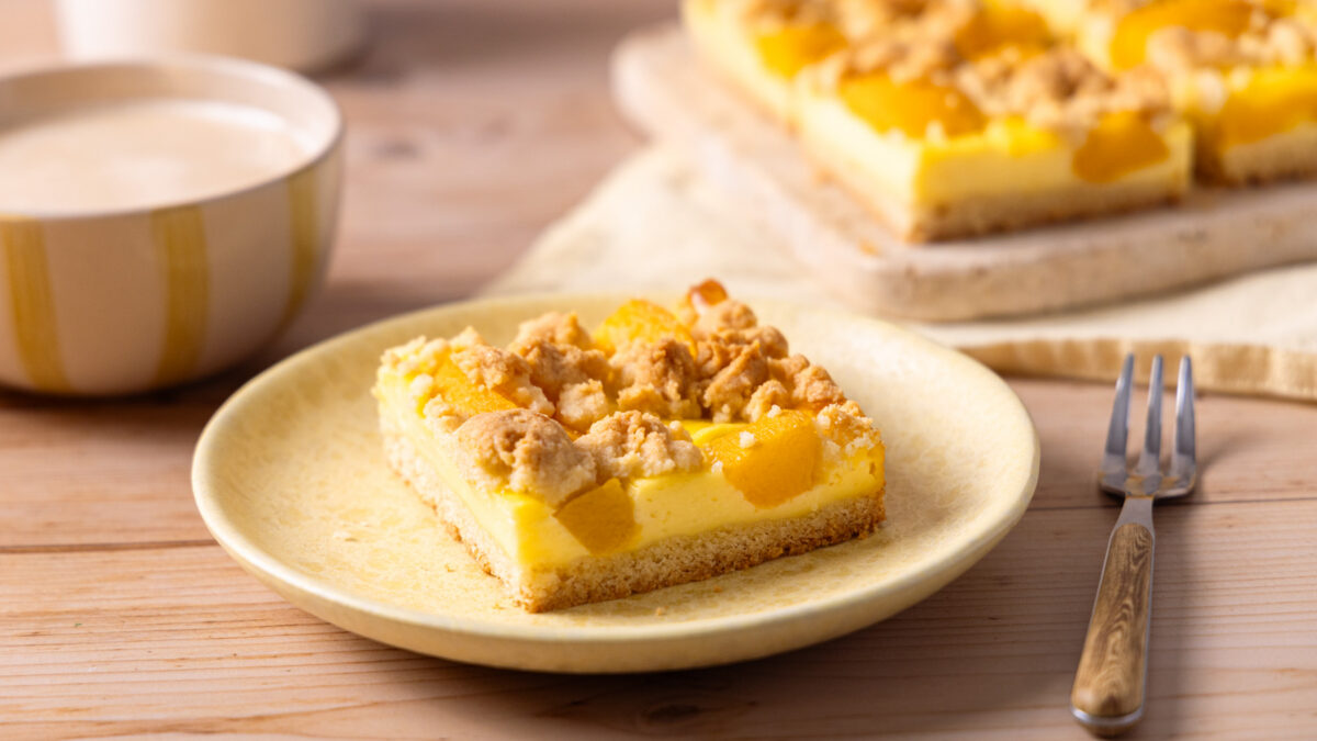 Pfirsichkuchen mit Pudding vom Blech mit Streusel