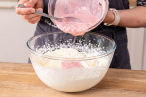 Himbeercreme zur Mascarponecreme geben