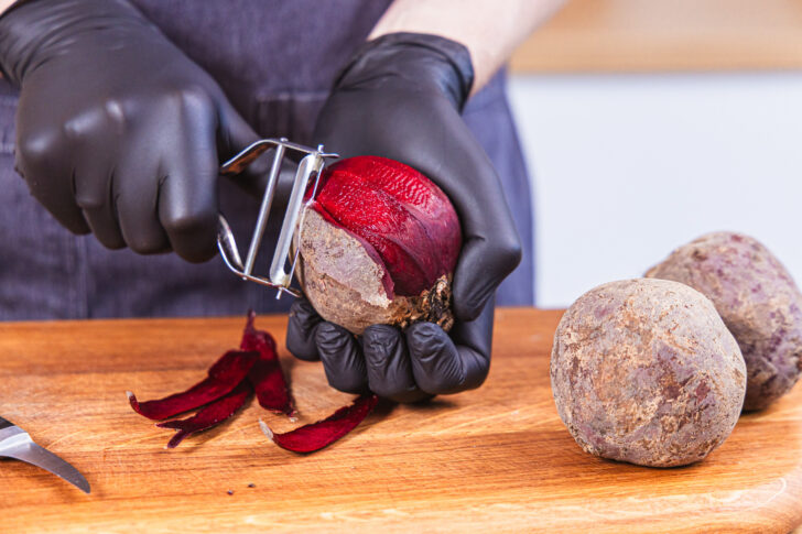 Rote Bete schälen