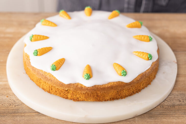 Rüblitorte mit Marzipanmöhren