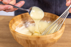 Mayonnaise cremig rühren
