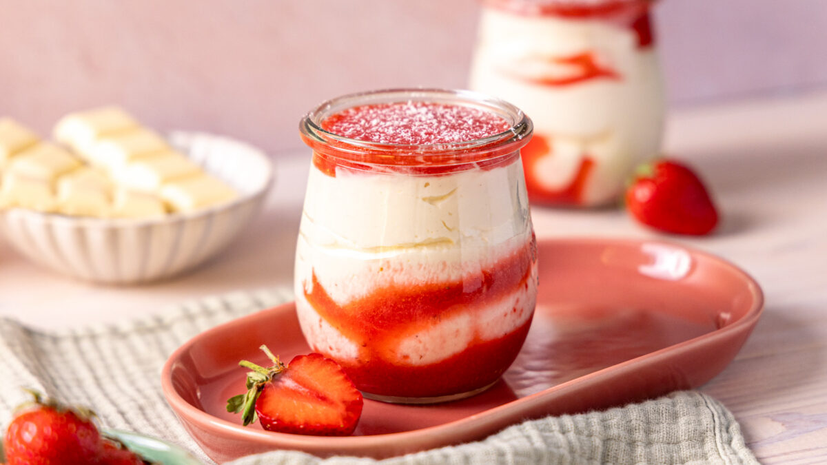 Spaghetti-Eis-Dessert im Glas