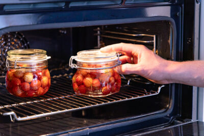 Stachelbeeren im Backofen einkochen