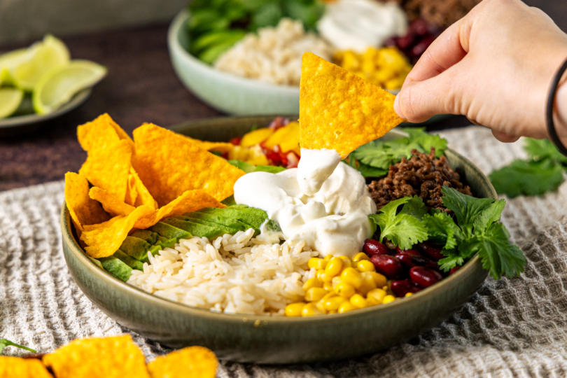 Taco Bowl servieren