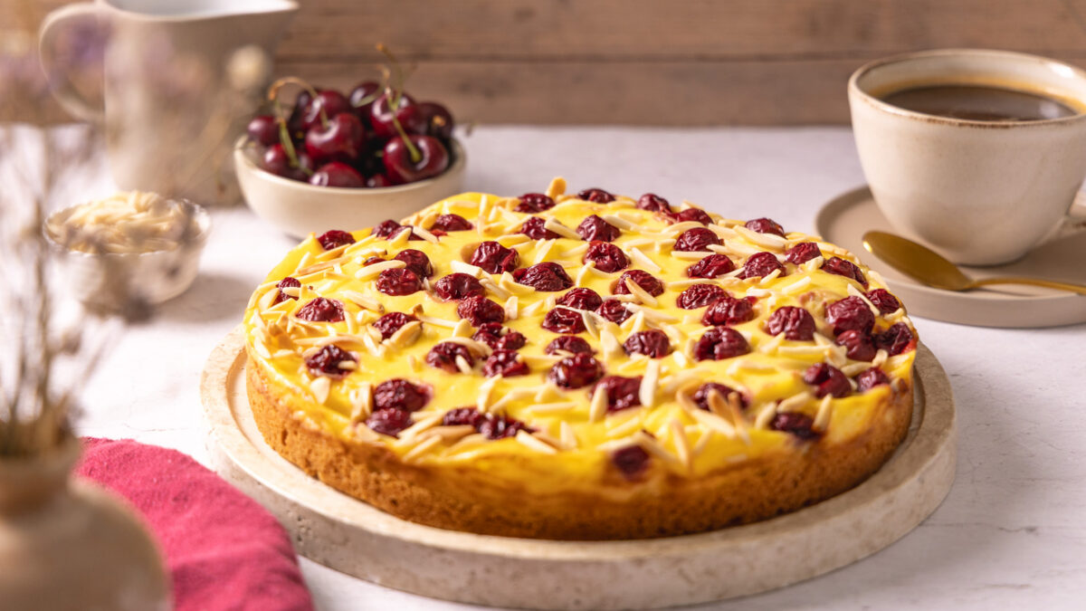 Versunkener Kirschkuchen mit Pudding: cremig & nicht wässrig