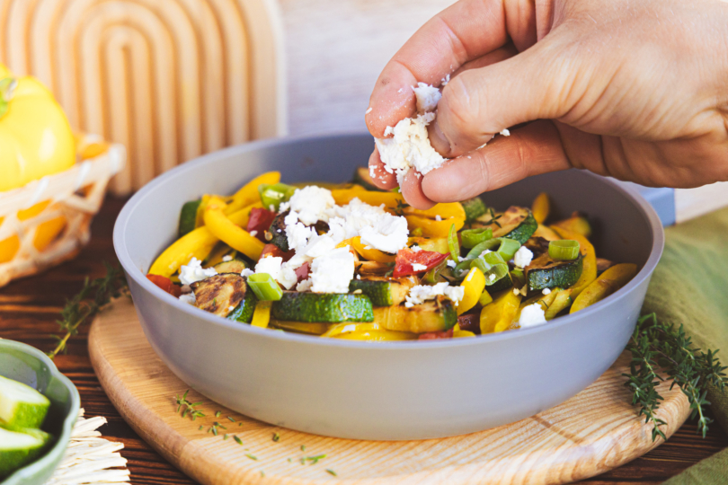Zucchini-Paprika-Pfanne mit Feta