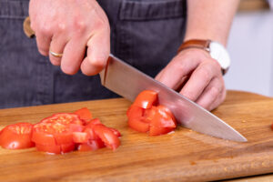 Tomate schneiden