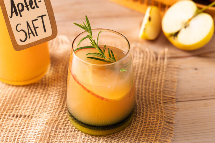 Apfelsaft im Glas
