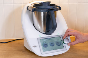 Apfelsaft im Thermomix® erhitzen