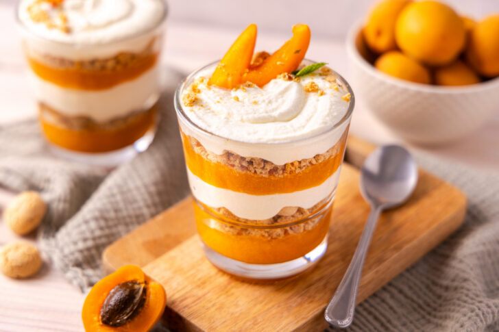 Aprikosen-Dessert im Glas