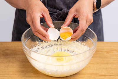 Eier nacheinander einzeln einrühren