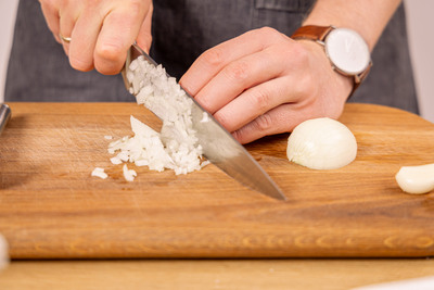Zwiebel schneiden