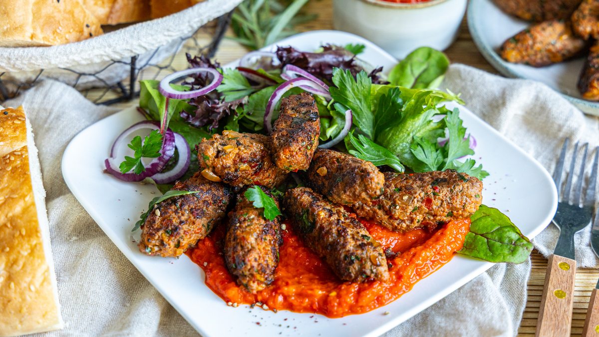 Cevapcici mit Ajvar