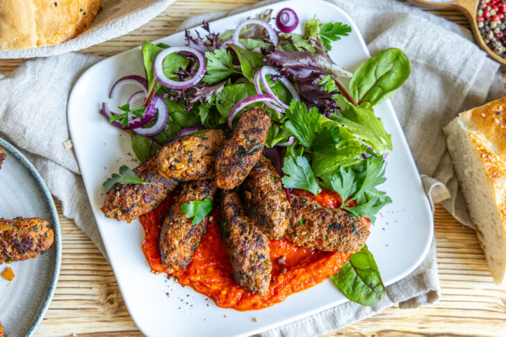 Cevapcici mit Ajvar top down