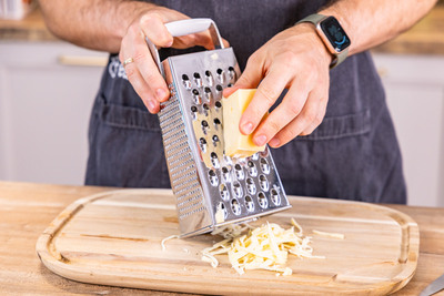 Cheddar reiben