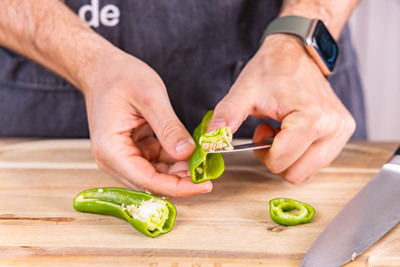 Jalapenos schneiden
