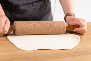Dumplingteig ausrollen